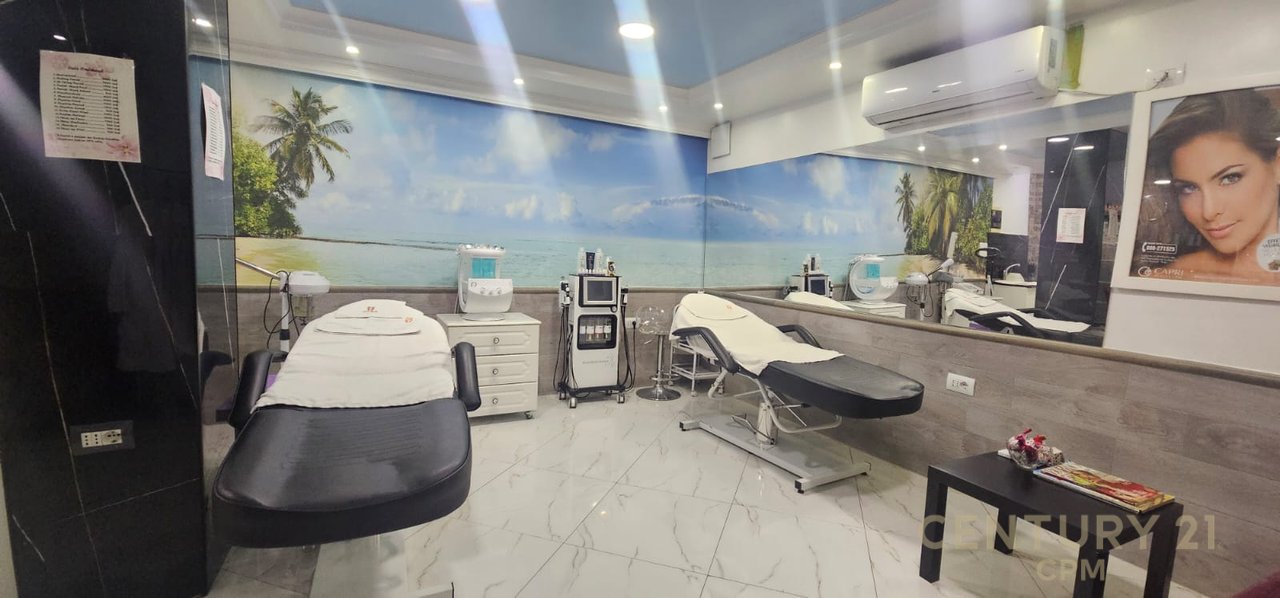 Spazio Commerciale In Affitto in Via Durrës, Tirana - 500€ | 70 m²