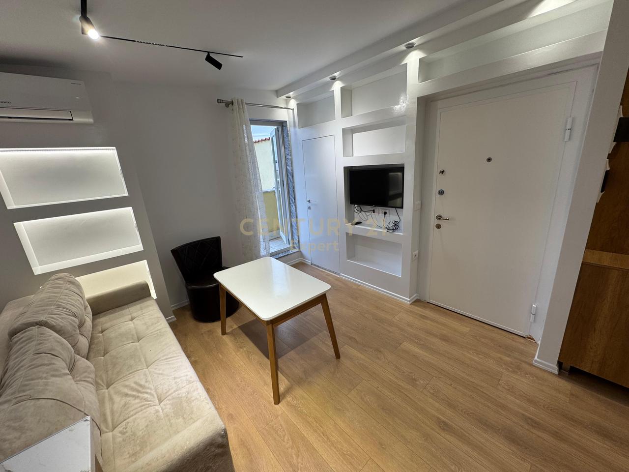 JEPET ME QIRA APARTAMENT 1+1 TEK RRUGA FERIT XHAJKO
