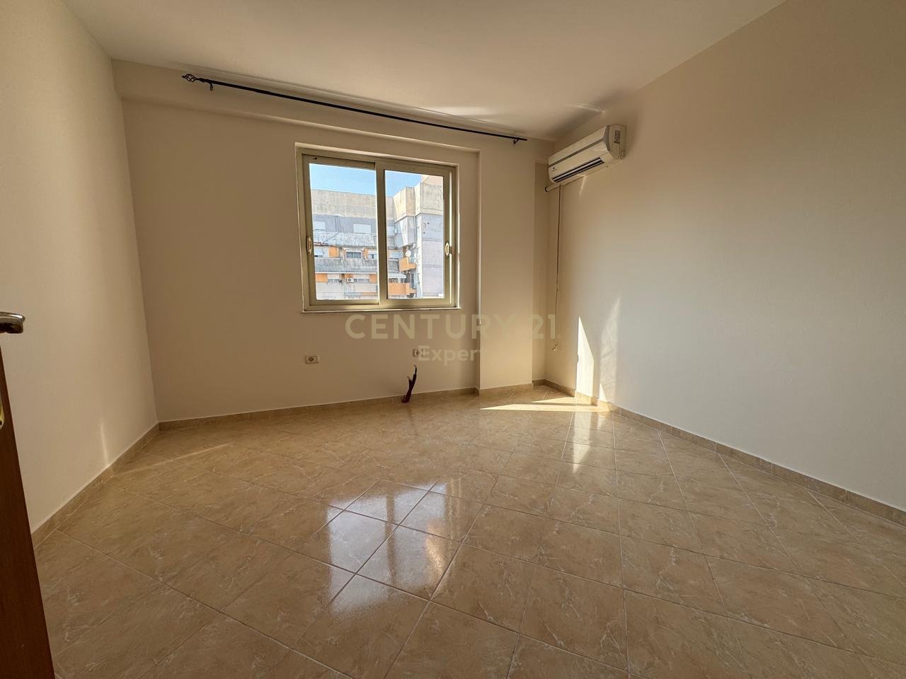 AFFITTIAMO 2+1+P VUOTO VICINO ALLA STRADA DELLE BARRICATE