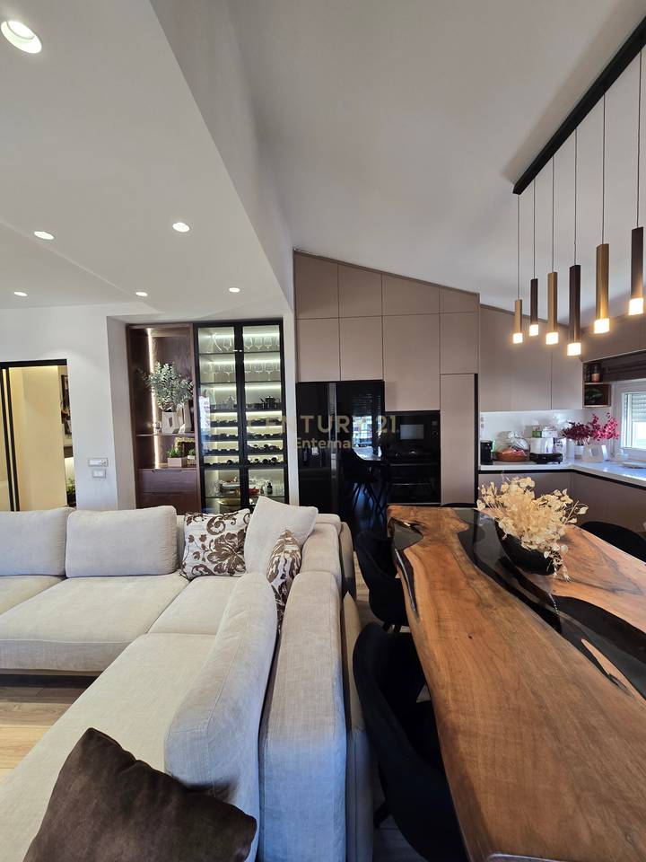 Penthouse 3+1+2+ 2 verandas +2 parking spaces