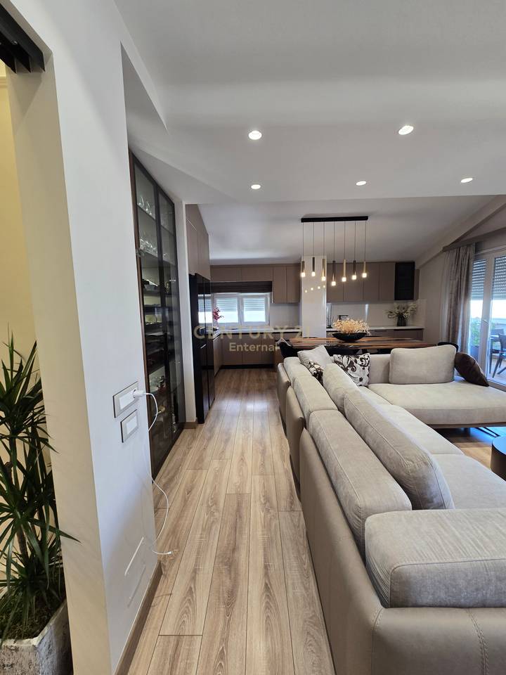 Penthouse 3+1+2+ 2 verandas +2 parking spaces