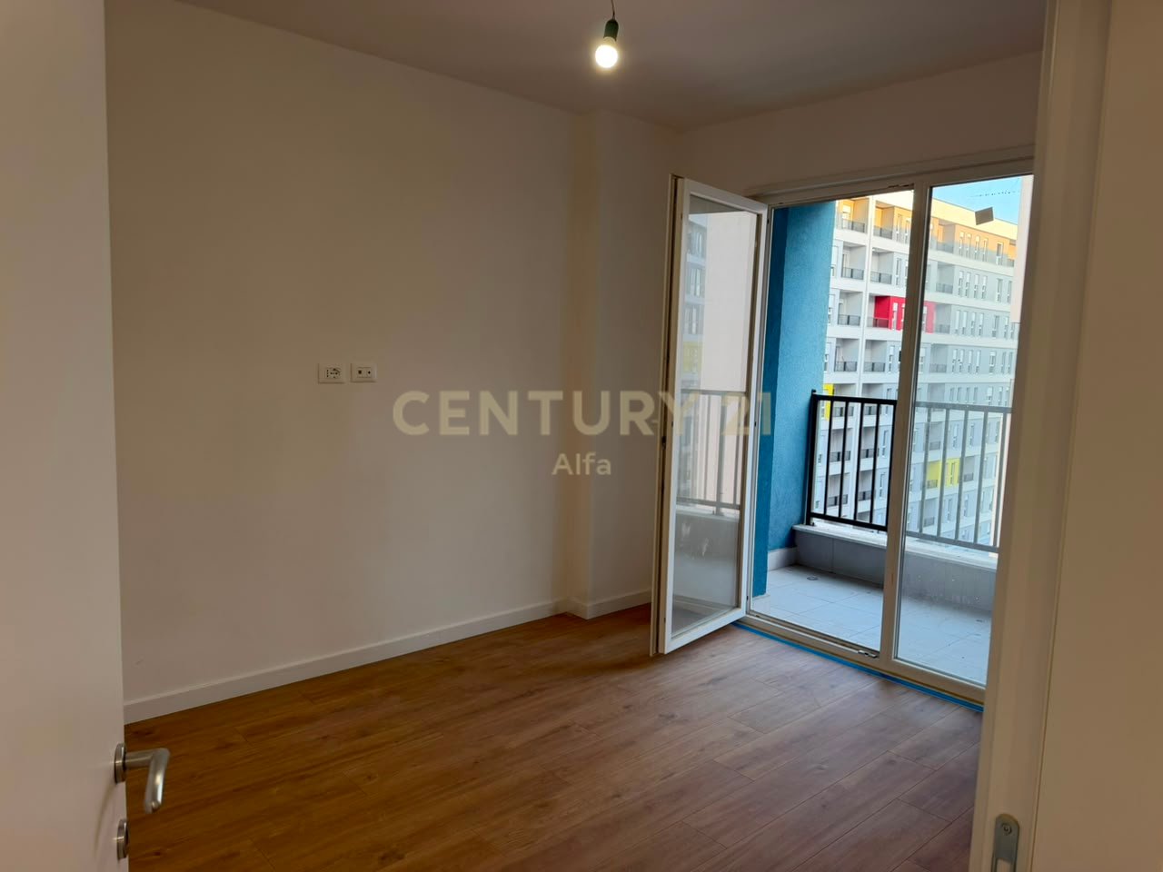 Apartament 3+1+2 me Qira në Univers City | Kati 5 | Post Parkimi + Depo | 500€/Muaj