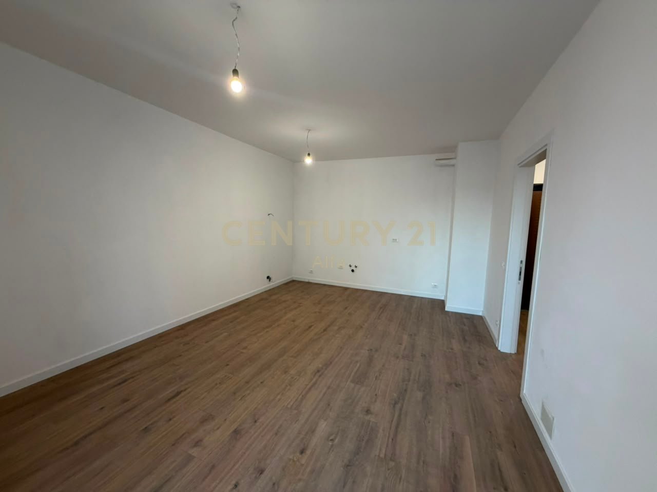 Apartament 3+1+2 me Qira në Univers City | Kati 5 | Post Parkimi + Depo | 500€/Muaj
