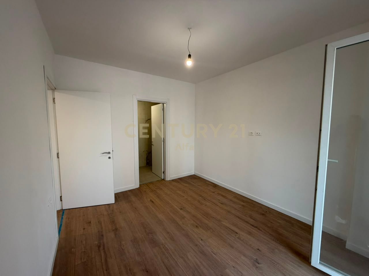 Apartament 3+1+2 me Qira në Univers City | Kati 5 | Post Parkimi + Depo | 500€/Muaj