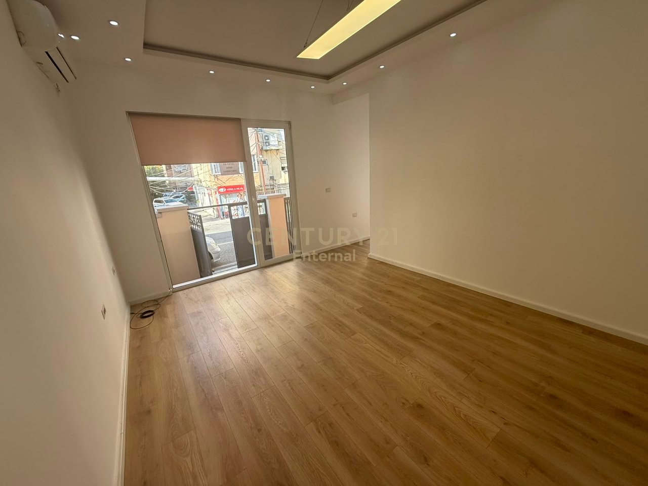 BUSINESS PREMISES FOR RENT IN THE PARIS MUNICIPALITY