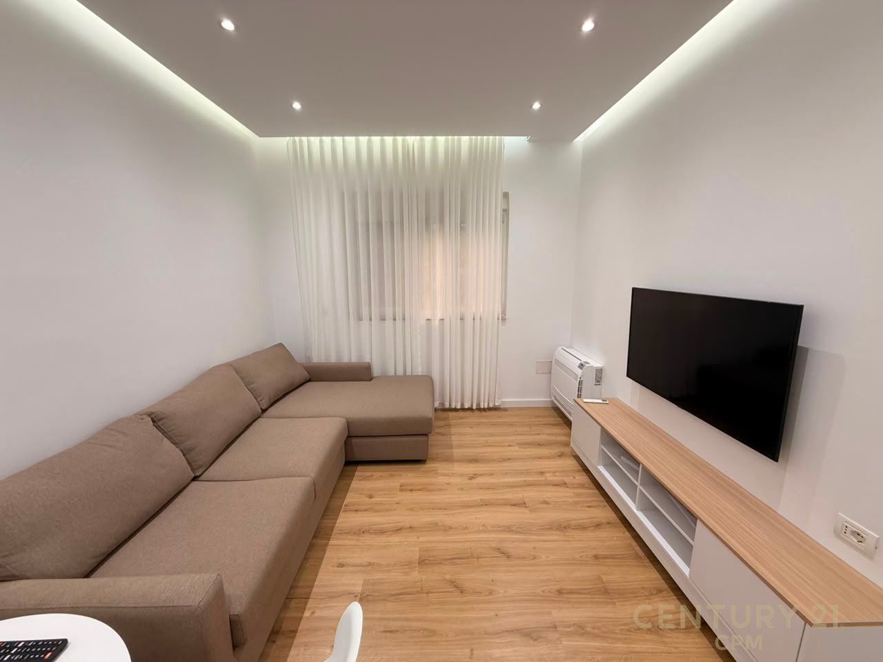 AFFITTASI APPARTAMENTO MODERNO 1+1 VICINO A VASIL SHANTO !