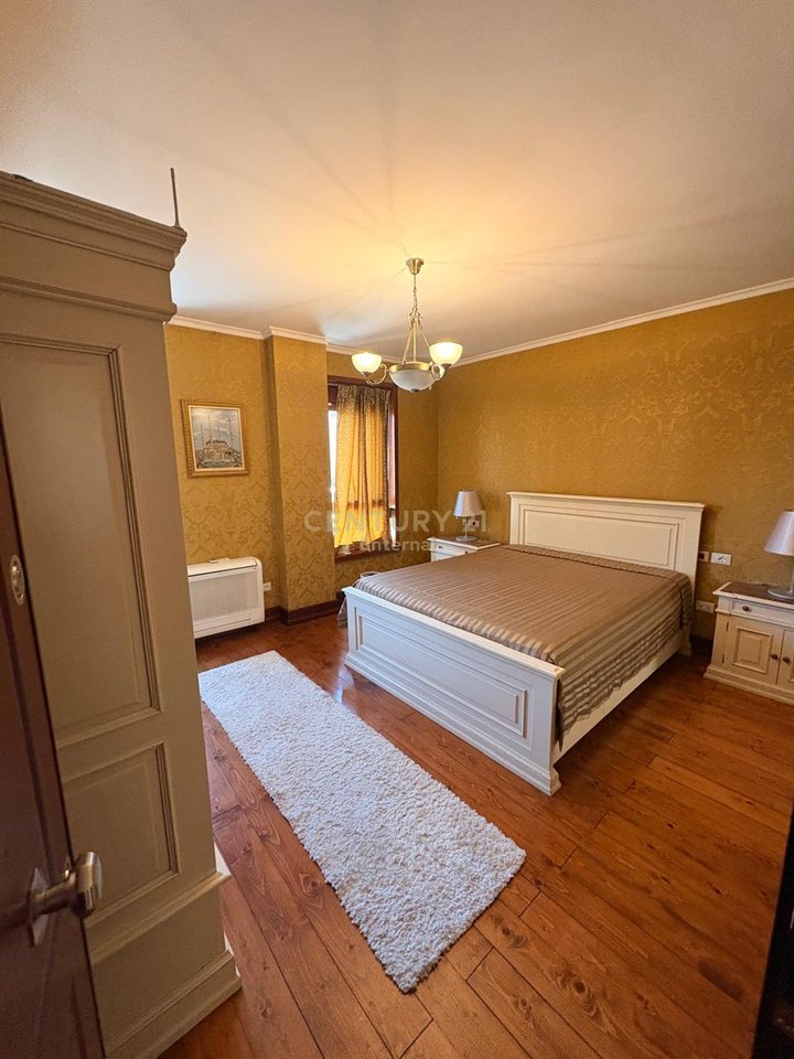 Jepet me Qira  Apartament 4+1+3 ne Zonen e ish-Gardes