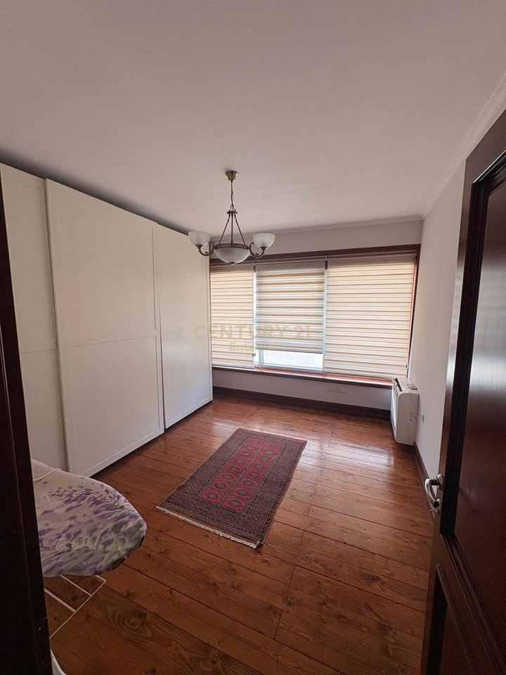 Jepet me Qira  Apartament 4+1+3 ne Zonen e ish-Gardes