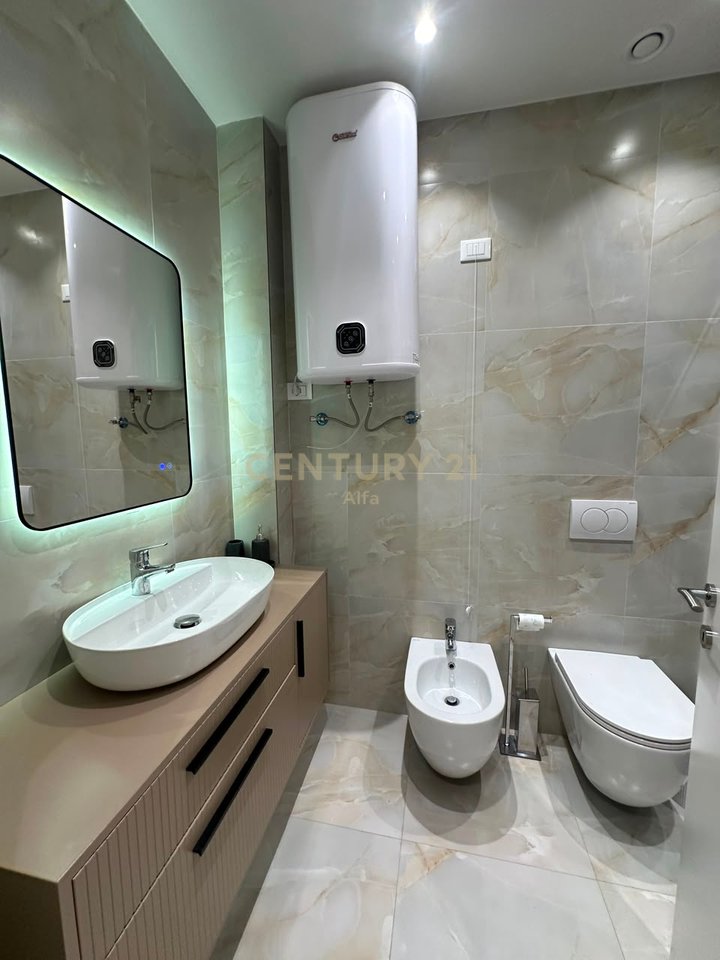 Appartamento 2+1+Posto Auto in Affitto vicino al Lago di Tirana!
