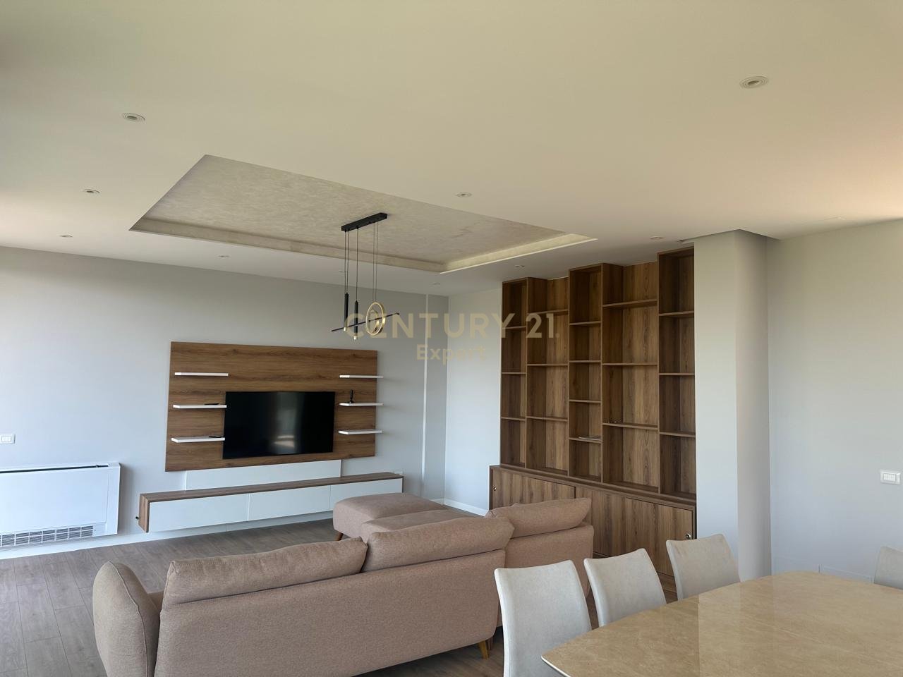 Villa di 3 piani in affitto, Lago Secco, Tirana.