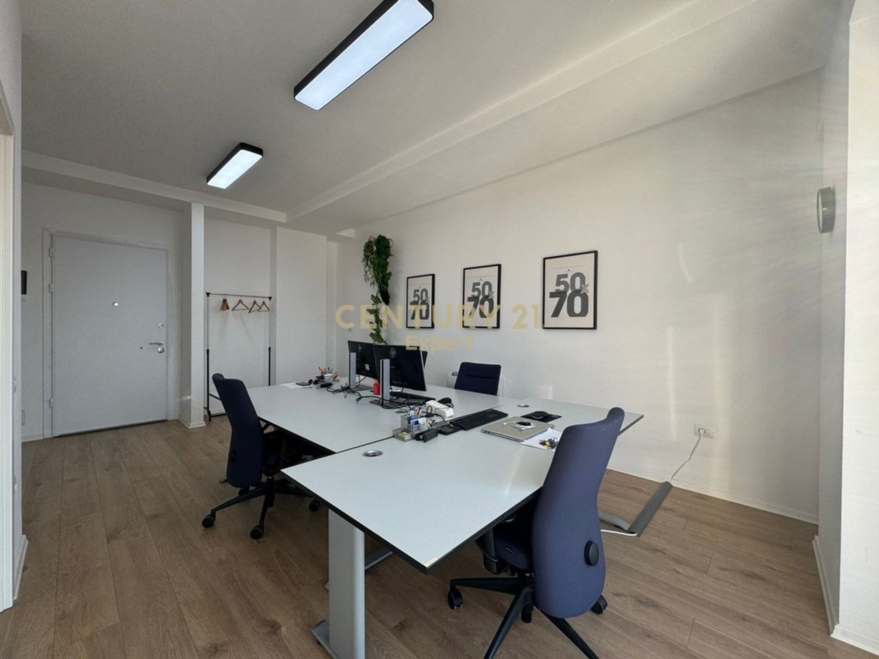 AFFITTIAMO UFFICIO CON 3 AMBIENTI DI LAVORO PRESSO LA RESIDENZA SIRI 2!