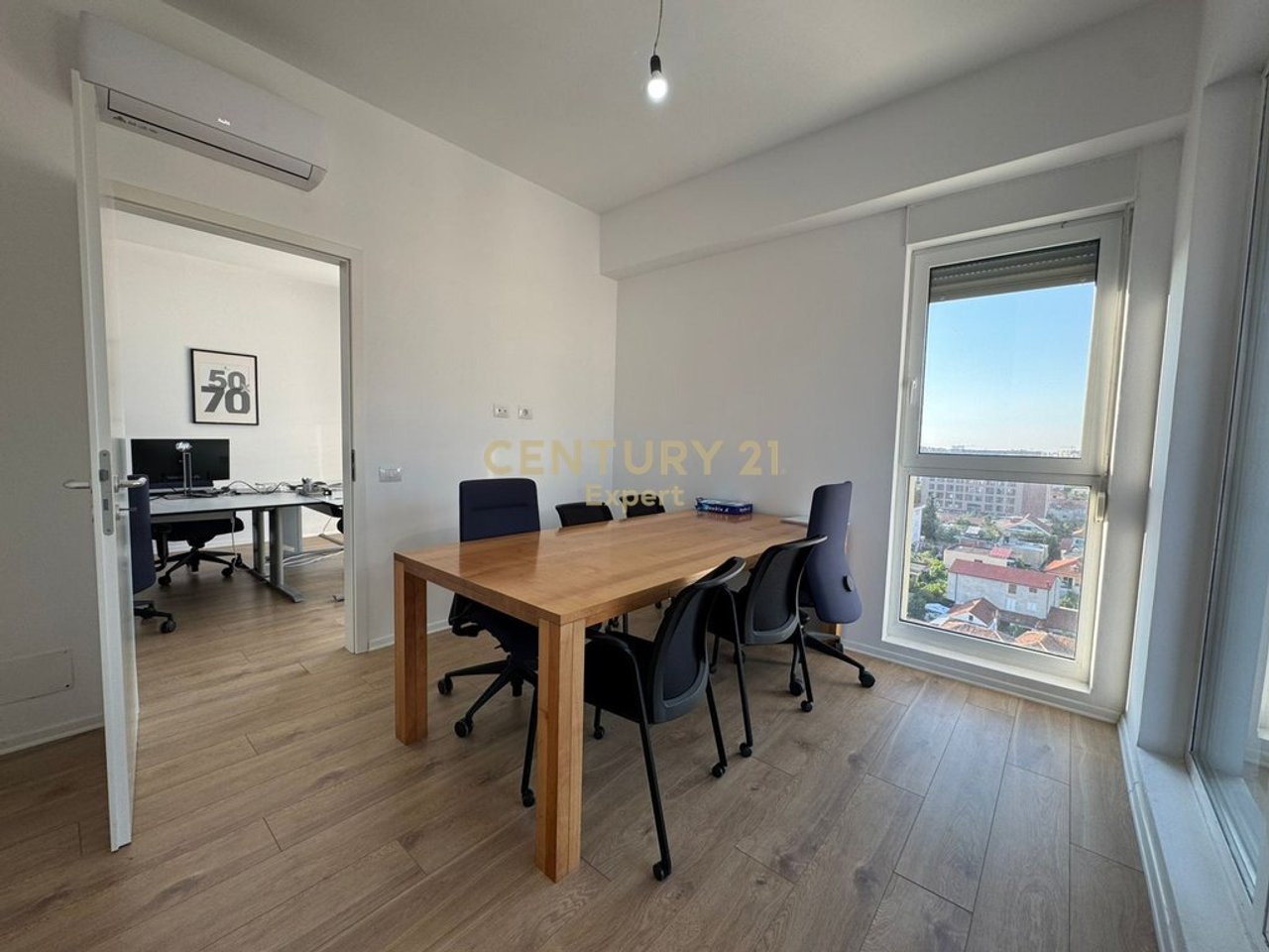 AFFITTIAMO UFFICIO CON 3 AMBIENTI DI LAVORO PRESSO LA RESIDENZA SIRI 2!