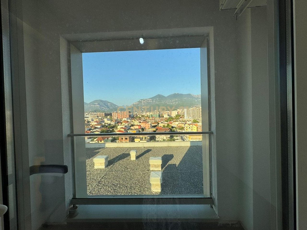 AFFITTIAMO UFFICIO CON 3 AMBIENTI DI LAVORO PRESSO LA RESIDENZA SIRI 2!