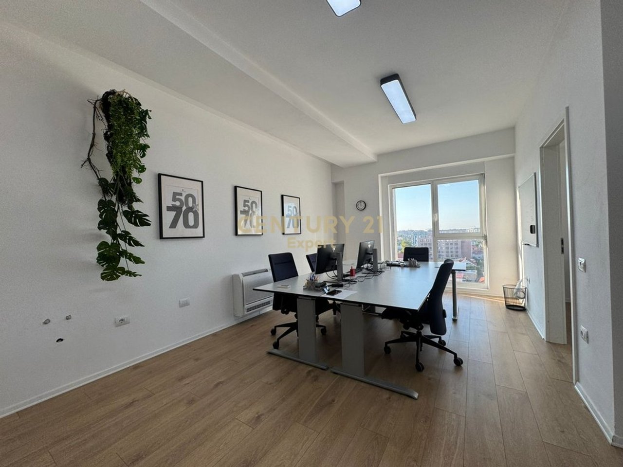 AFFITTIAMO UFFICIO CON 3 AMBIENTI DI LAVORO PRESSO LA RESIDENZA SIRI 2!