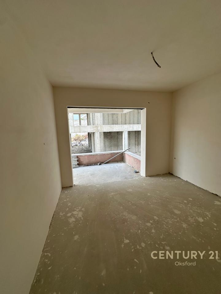 2+1+2 Apartment with Large Veranda for Sale in Saranda