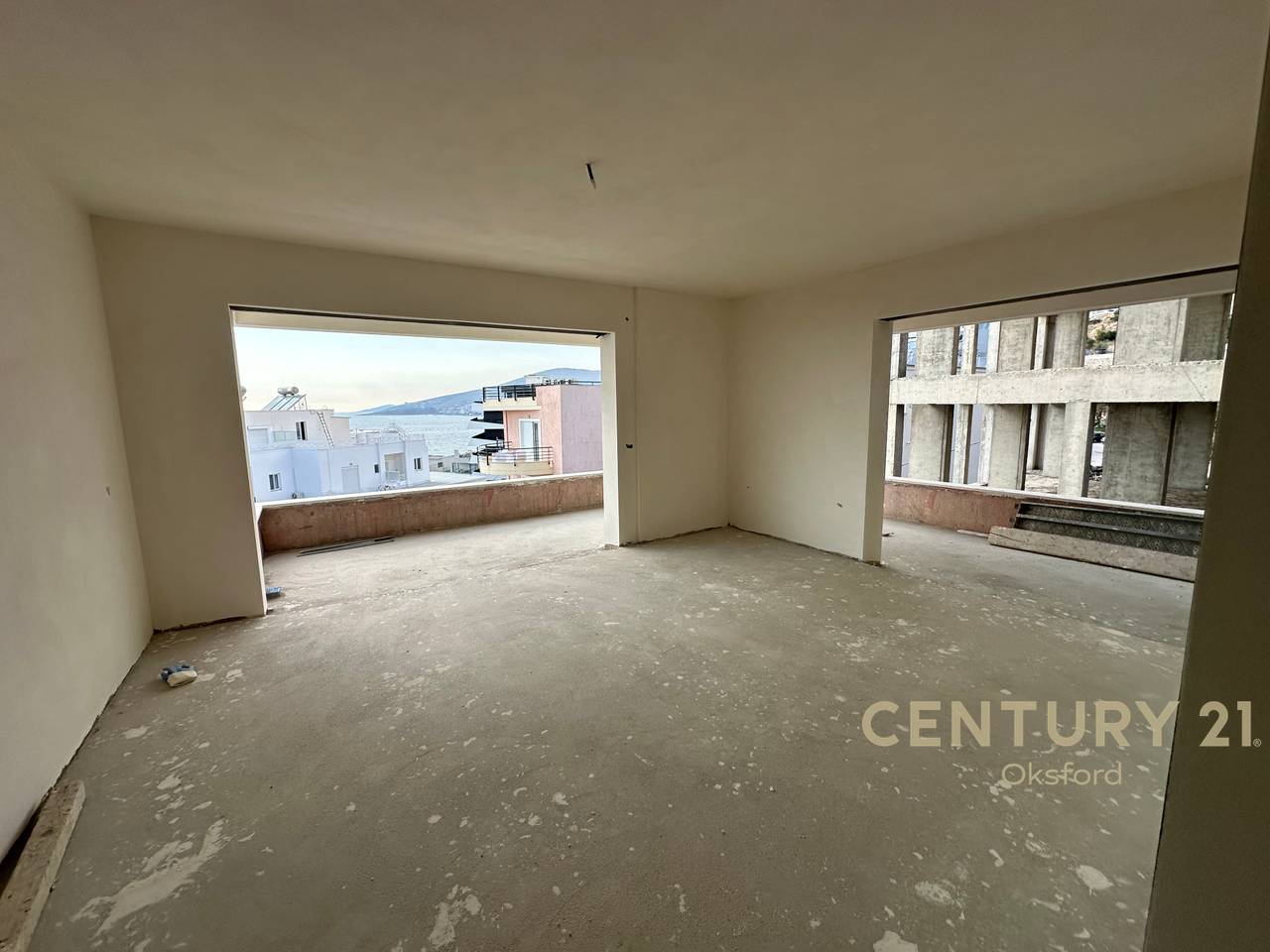 2+1+2 Apartment with Large Veranda for Sale in Saranda