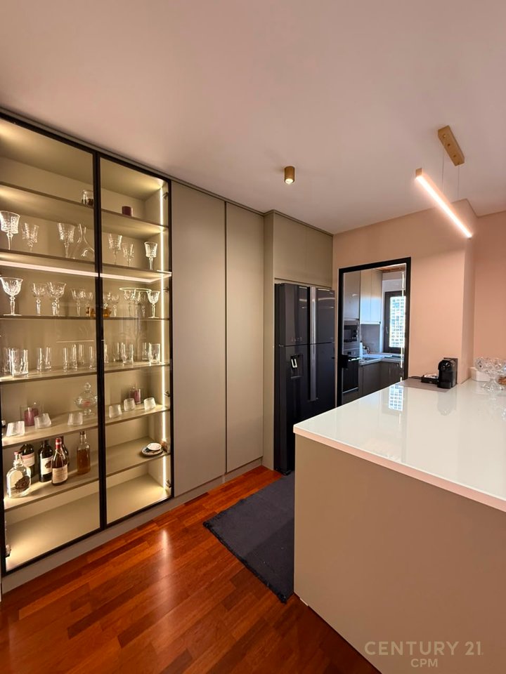 JEPET ME QIRA APARTAMENT 3+1+ GARAZH TEK AMBASADA AMERIKANE !