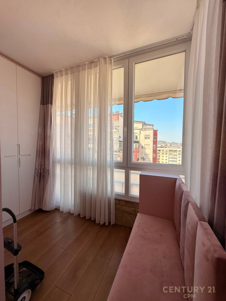 JEPET ME QIRA APARTAMENT 3+1+ GARAZH TEK AMBASADA AMERIKANE !
