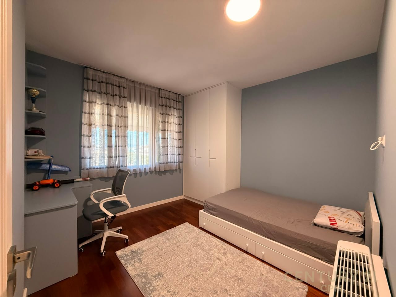 JEPET ME QIRA APARTAMENT 3+1+ GARAZH TEK AMBASADA AMERIKANE !