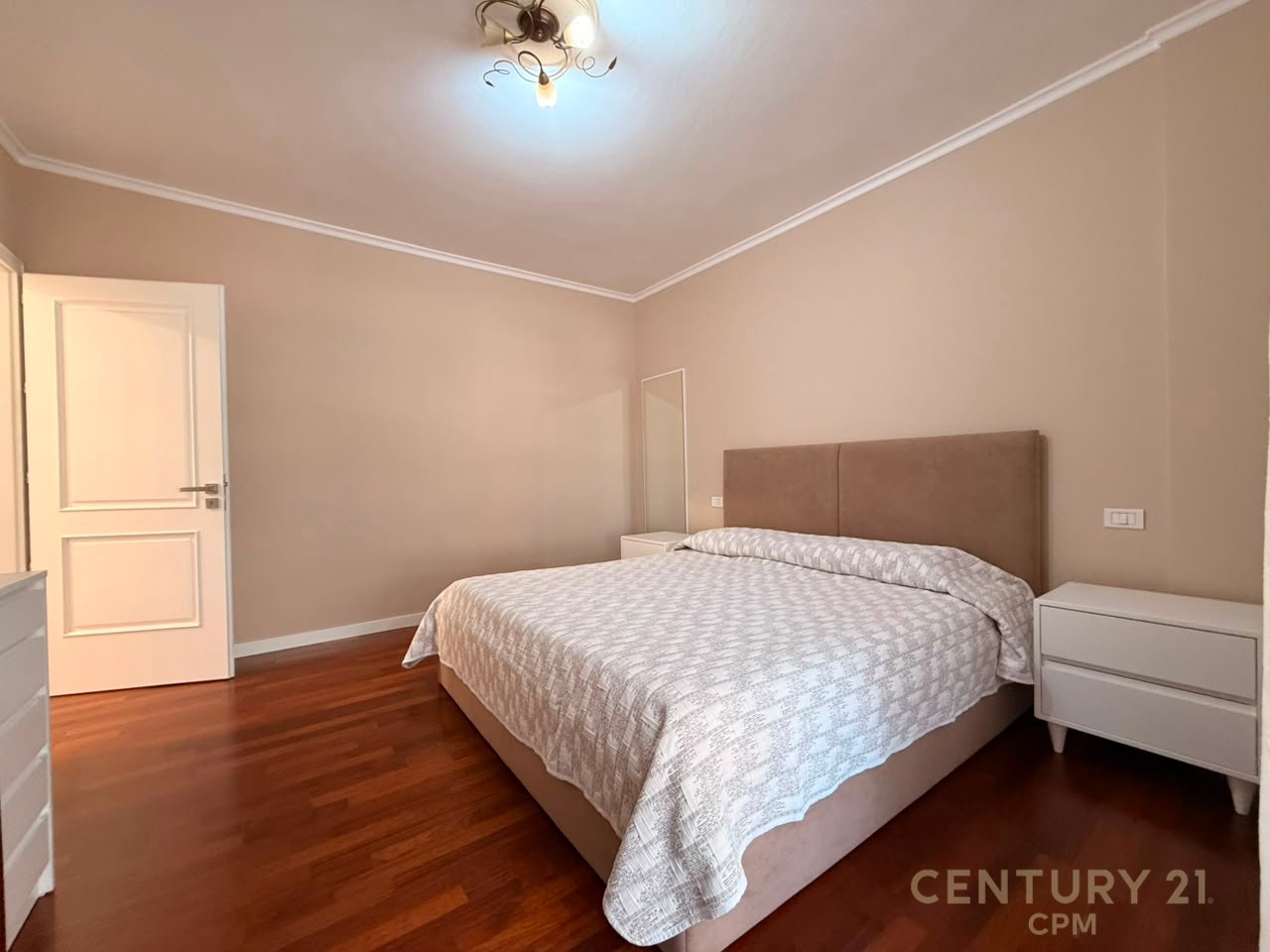 JEPET ME QIRA APARTAMENT 3+1+ GARAZH TEK AMBASADA AMERIKANE !