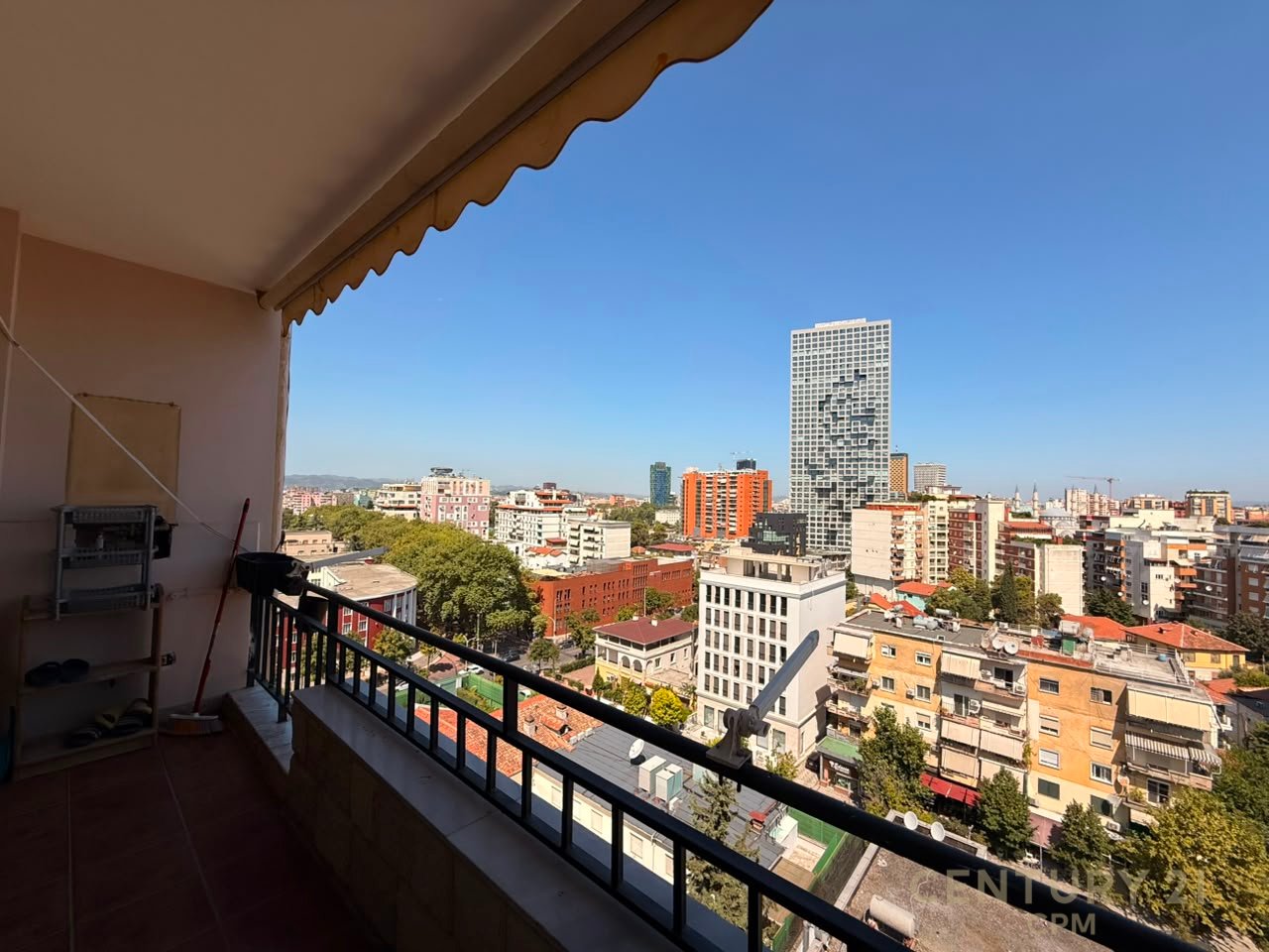JEPET ME QIRA APARTAMENT 3+1+ GARAZH TEK AMBASADA AMERIKANE !