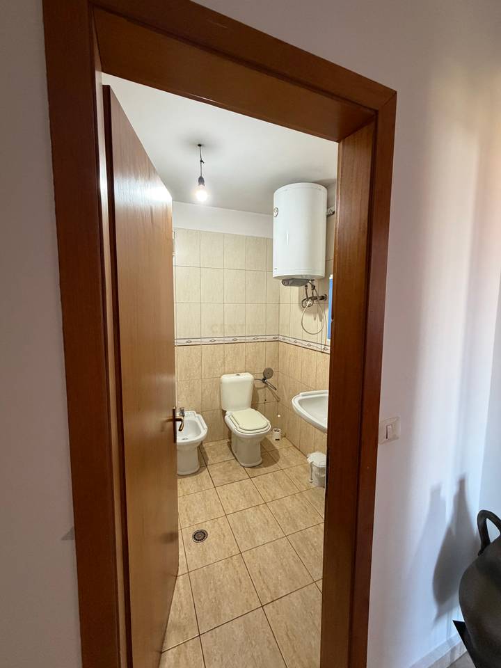 Shitet Apartament 2+1 ne Kinostudio