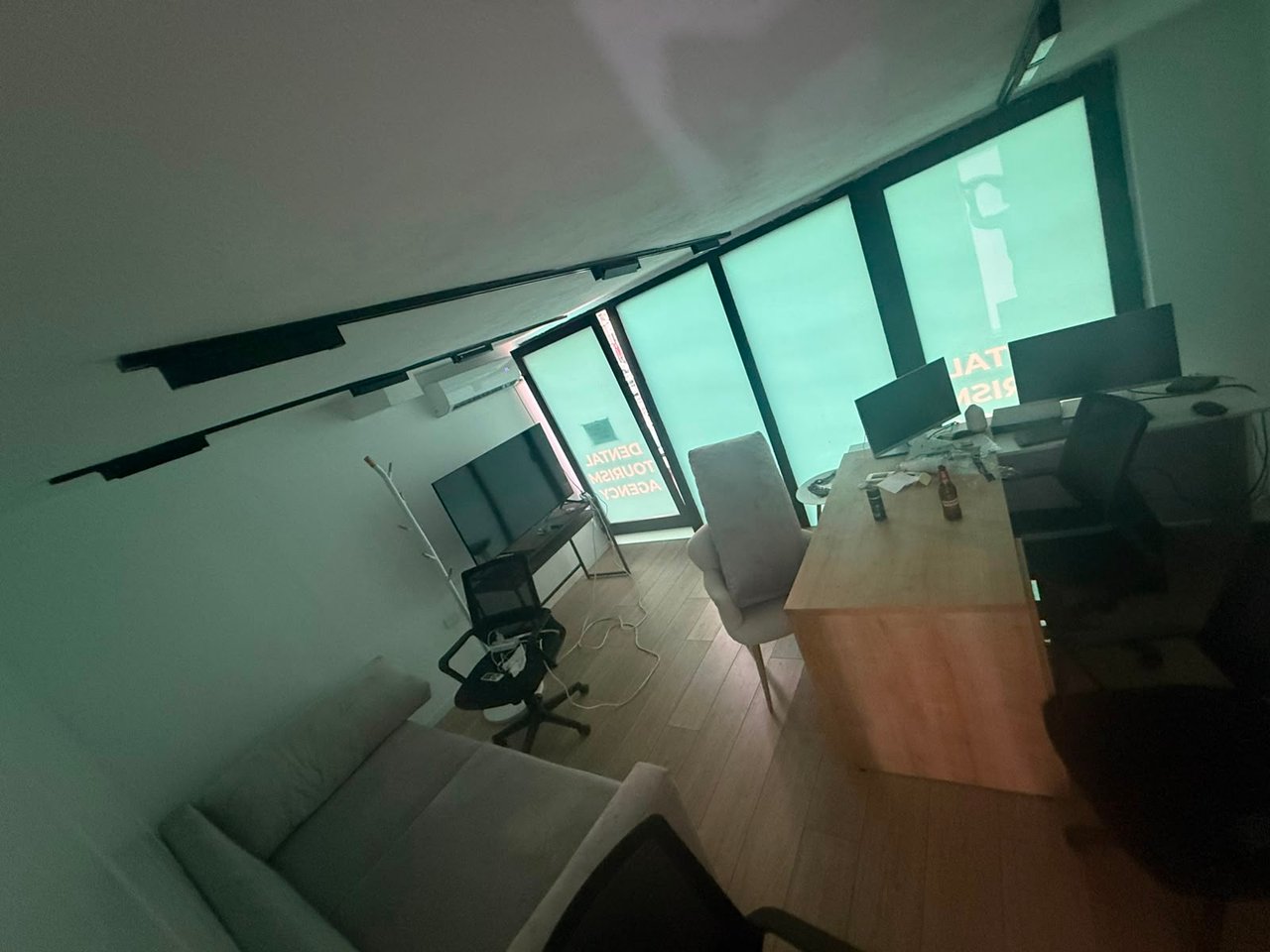 🏢 DYQAN ME QIRA –BUZE RRUGE, ASTIR
