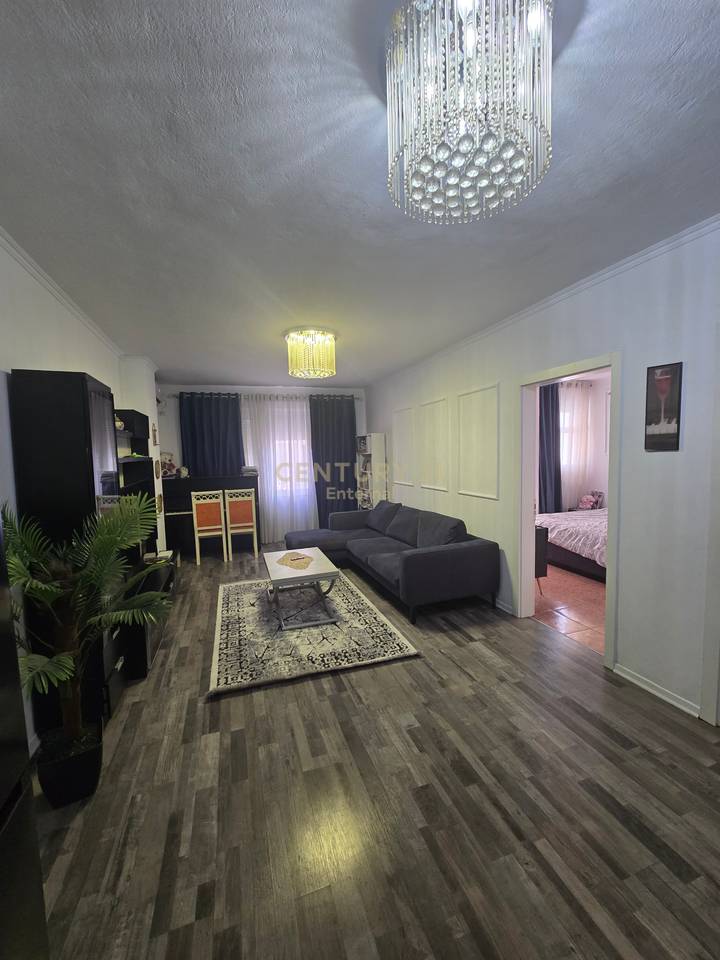 Apartment 1+1 for Rent at Komuna e Parisit