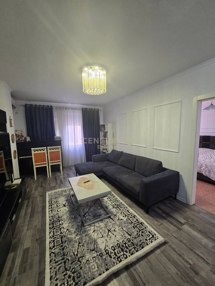 Apartment 1+1 for Rent at Komuna e Parisit