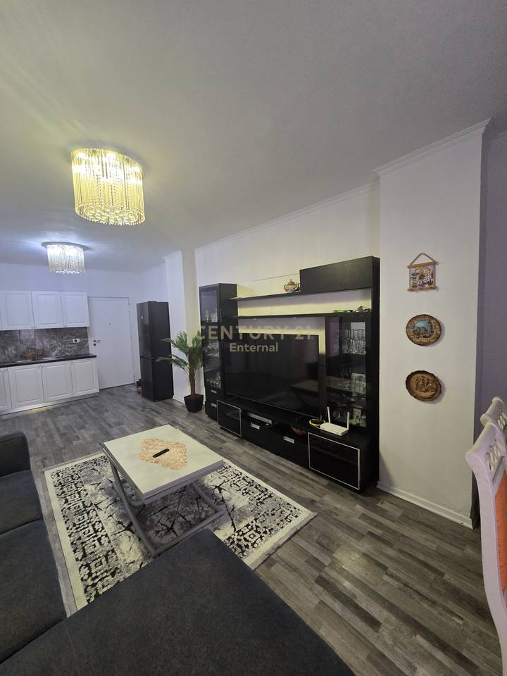 Apartment 1+1 for Rent at Komuna e Parisit