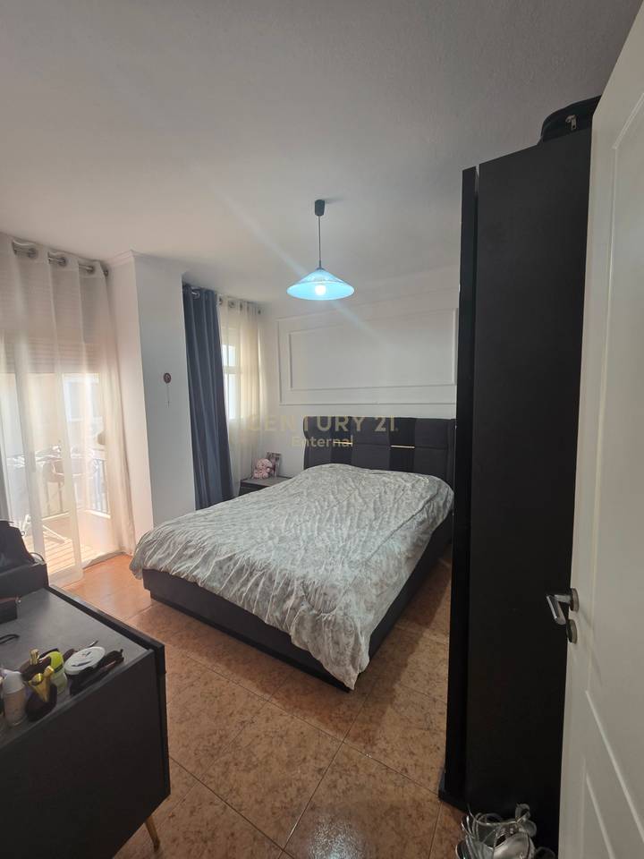 Apartment 1+1 for Rent at Komuna e Parisit