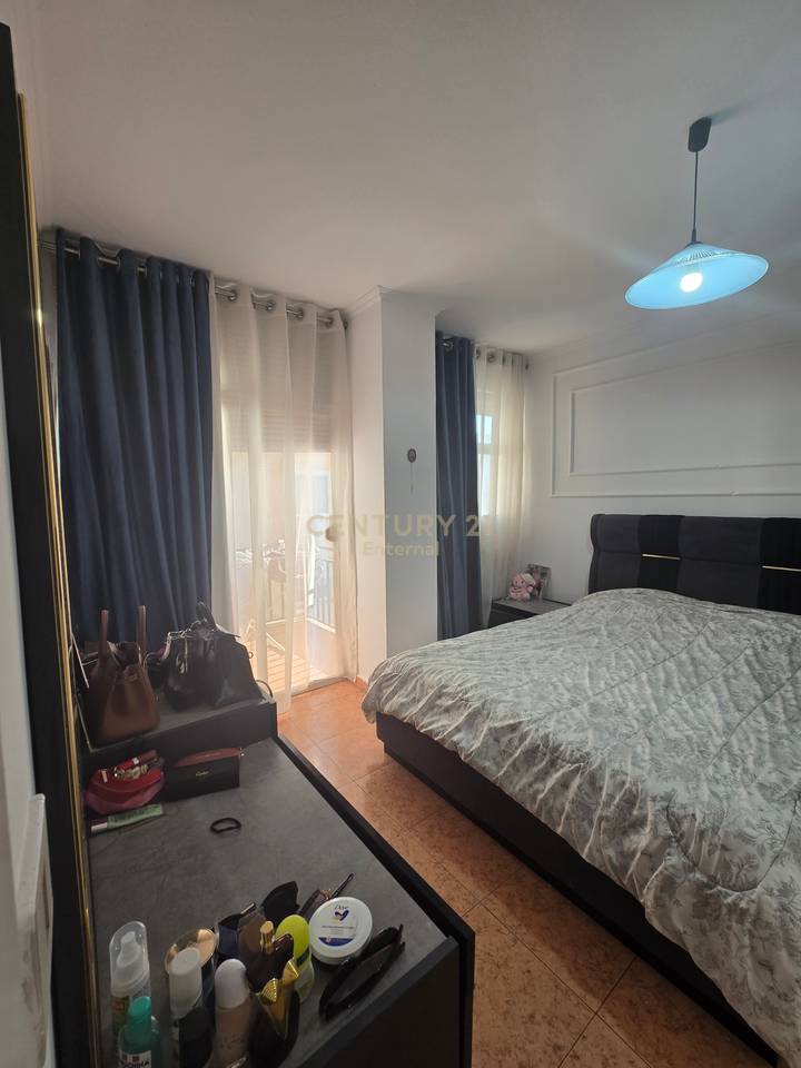 Apartment 1+1 for Rent at Komuna e Parisit