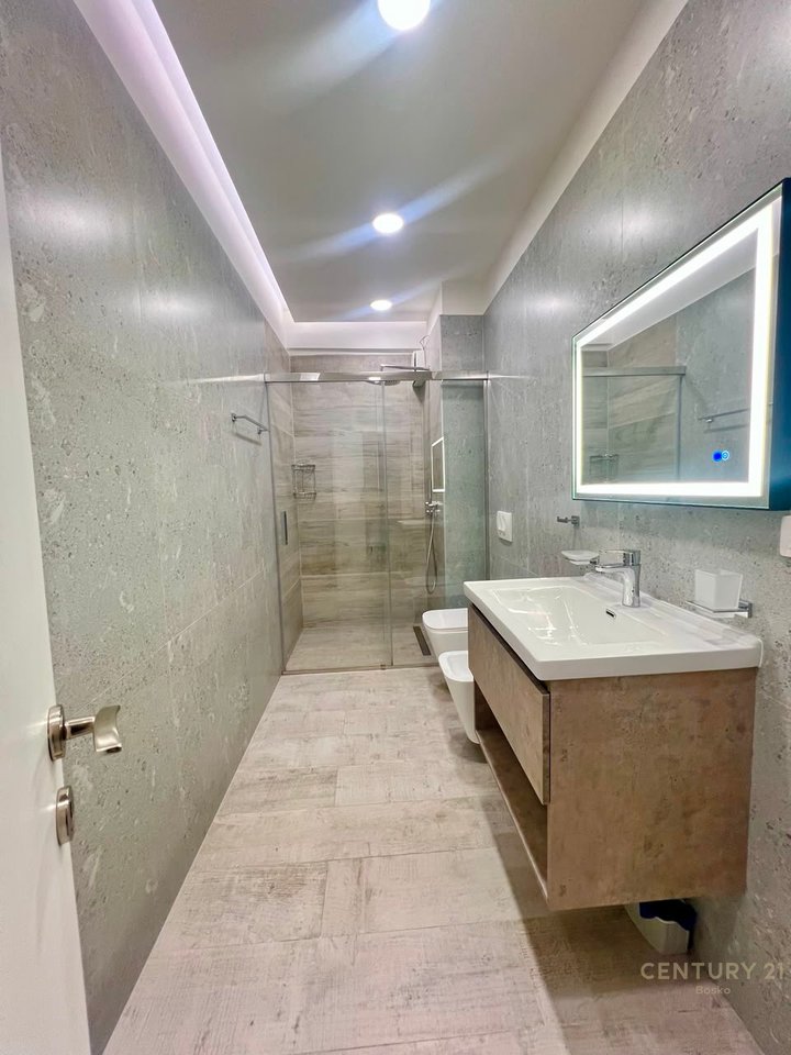Apartament 2+1 me post parkimi me qira, Ish-Parku, Rruga Ndre Mjeda
