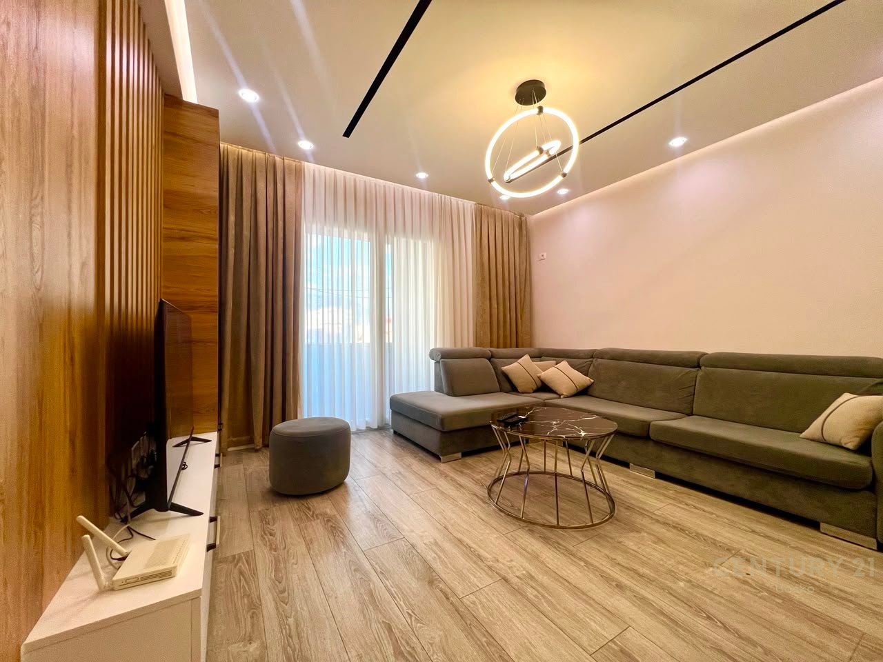 Apartament 2+1 me post parkimi me qira, Ish-Parku, Rruga Ndre Mjeda