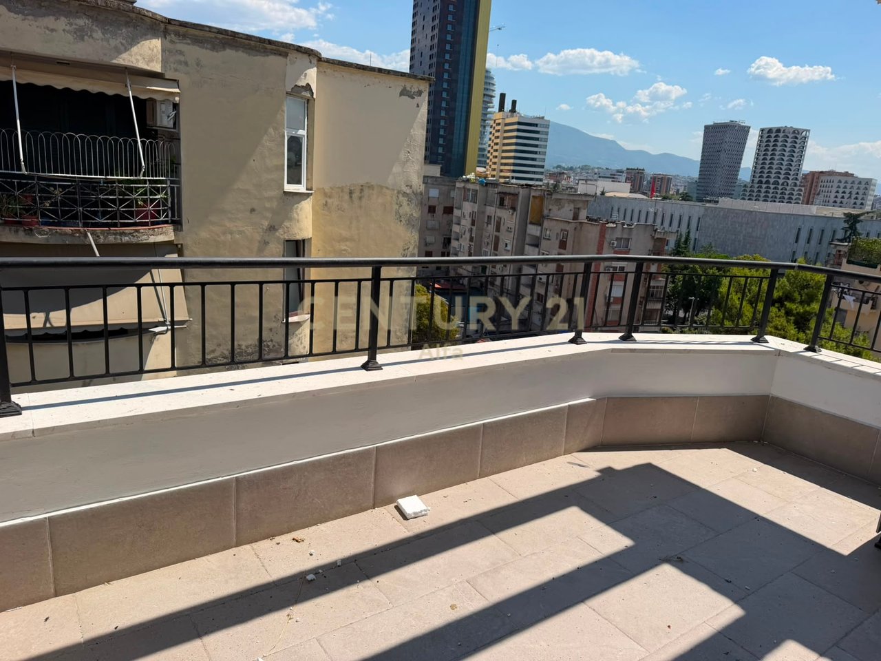 Premium Apartment 2+1+2 with Brand New Furniture + Parking in Donika Center