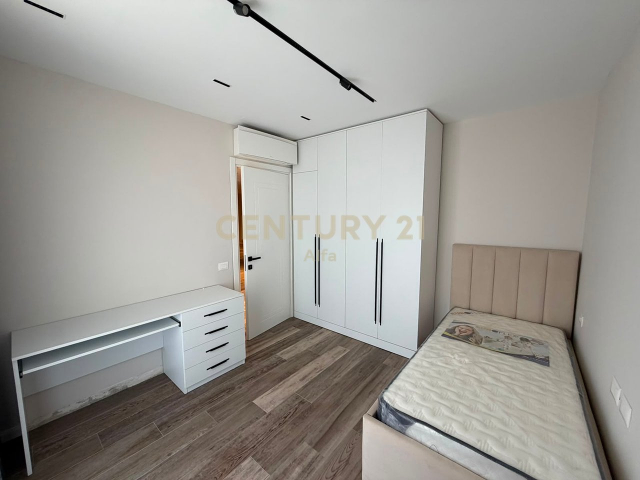 Premium Apartment 2+1+2 with Brand New Furniture + Parking in Donika Center