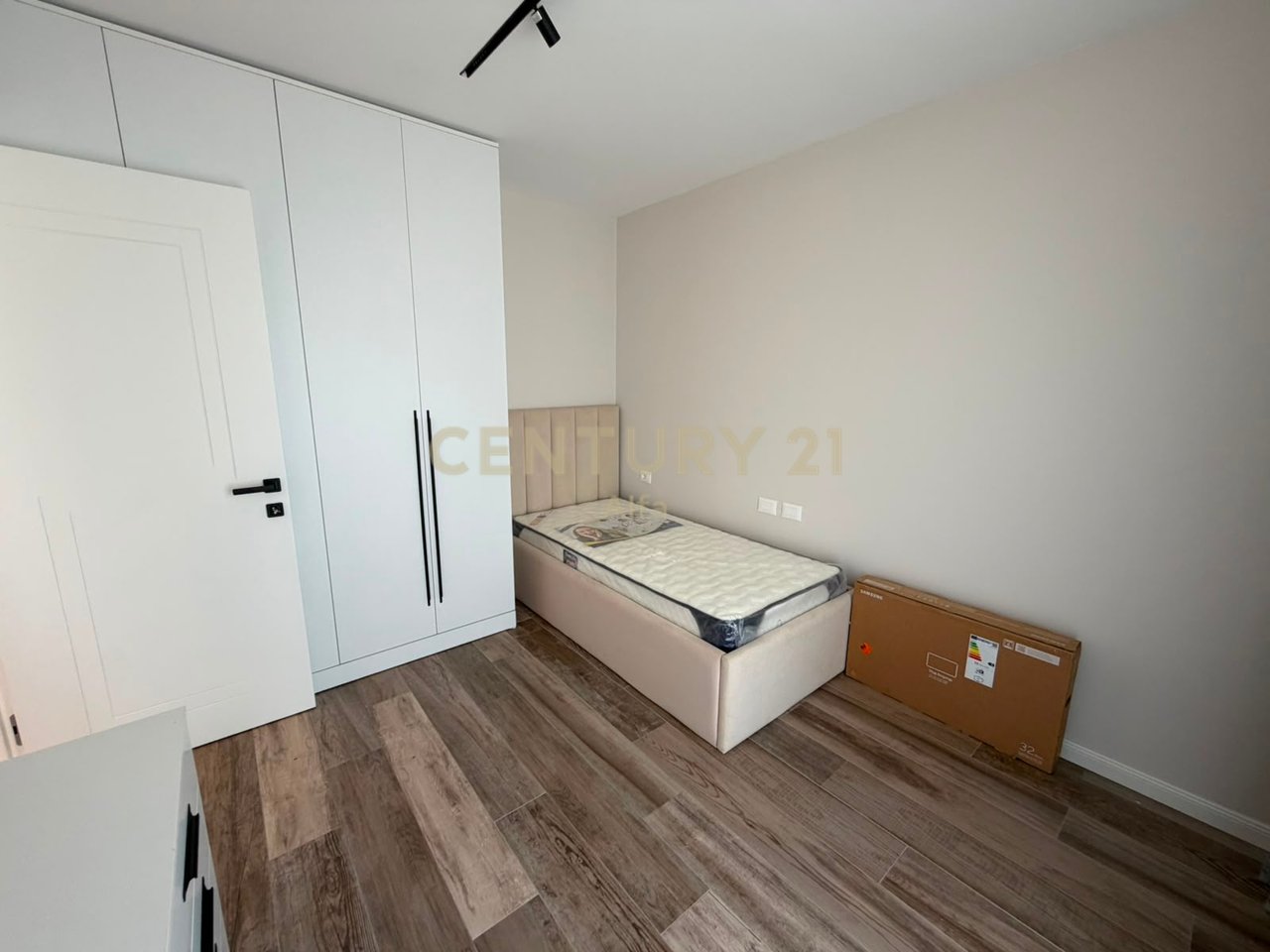 Premium Apartment 2+1+2 with Brand New Furniture + Parking in Donika Center