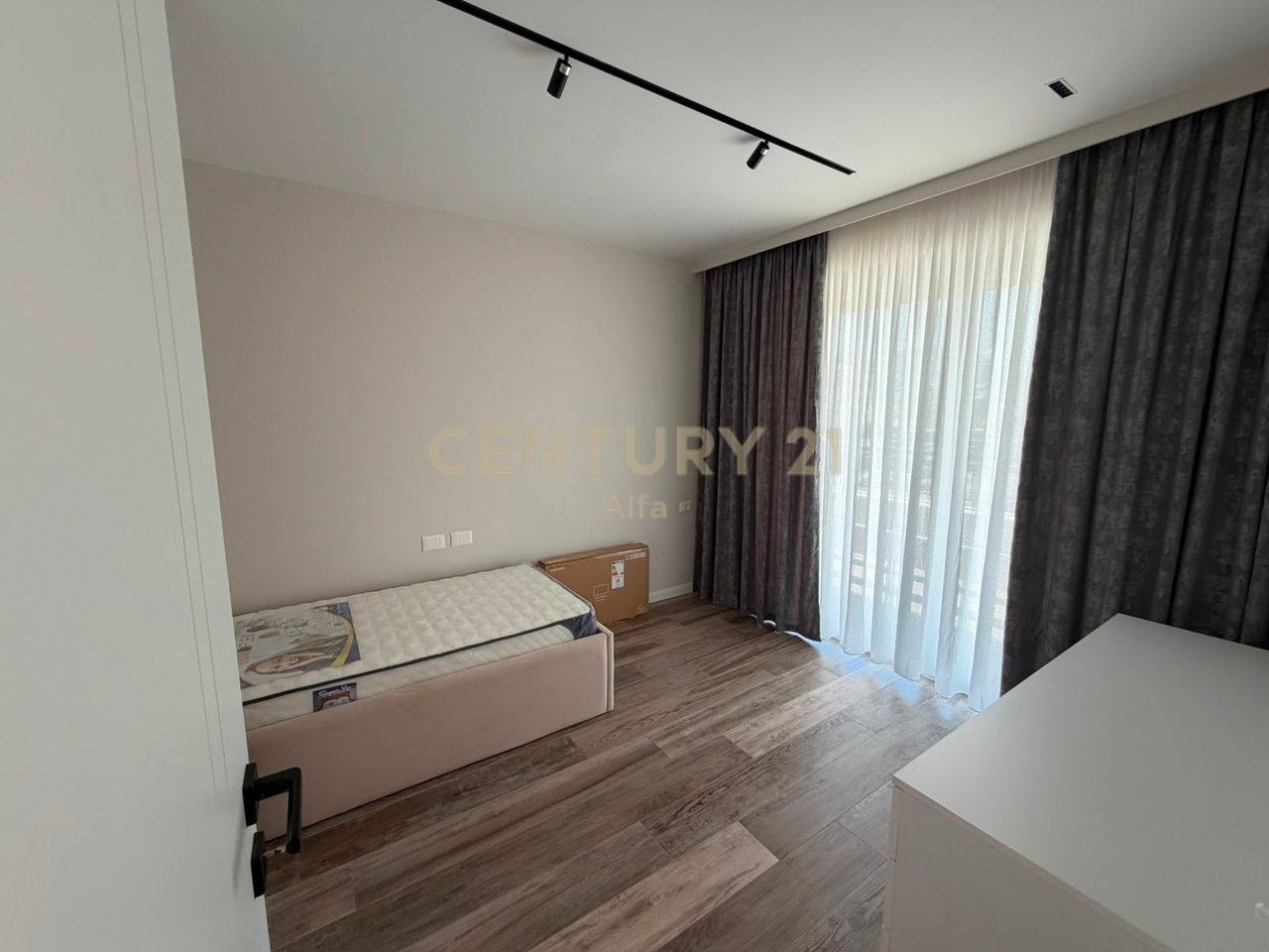 Premium Apartment 2+1+2 with Brand New Furniture + Parking in Donika Center