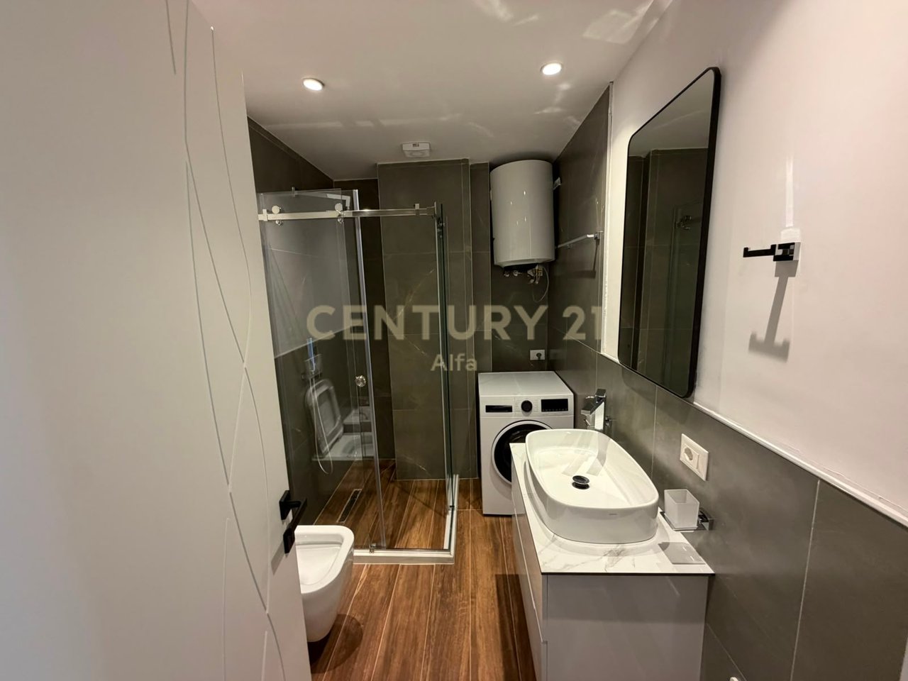 Premium Apartment 1+1 + Parking – Donika Center, Tirana