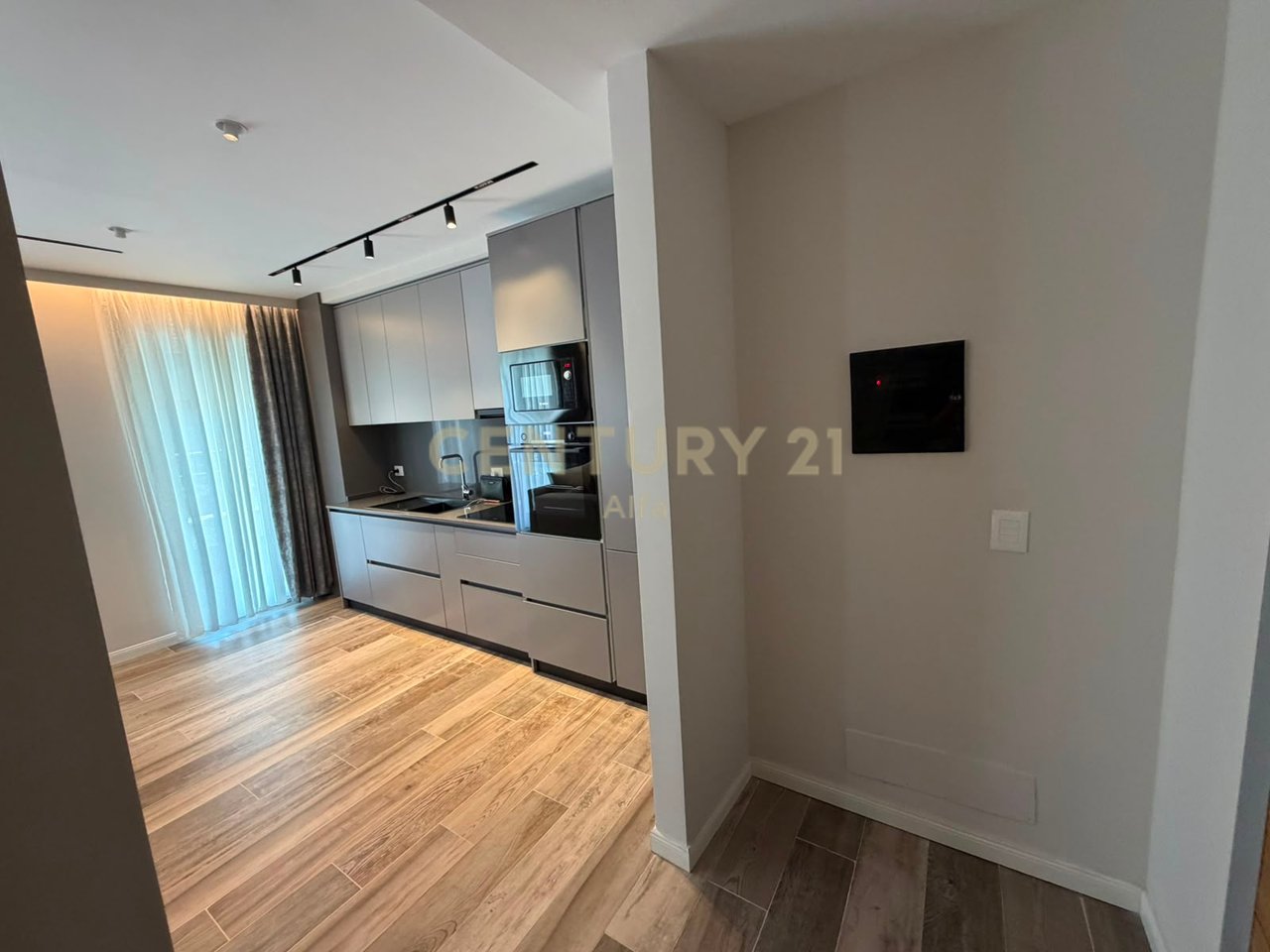 Premium Apartment 1+1 + Parking – Donika Center, Tirana
