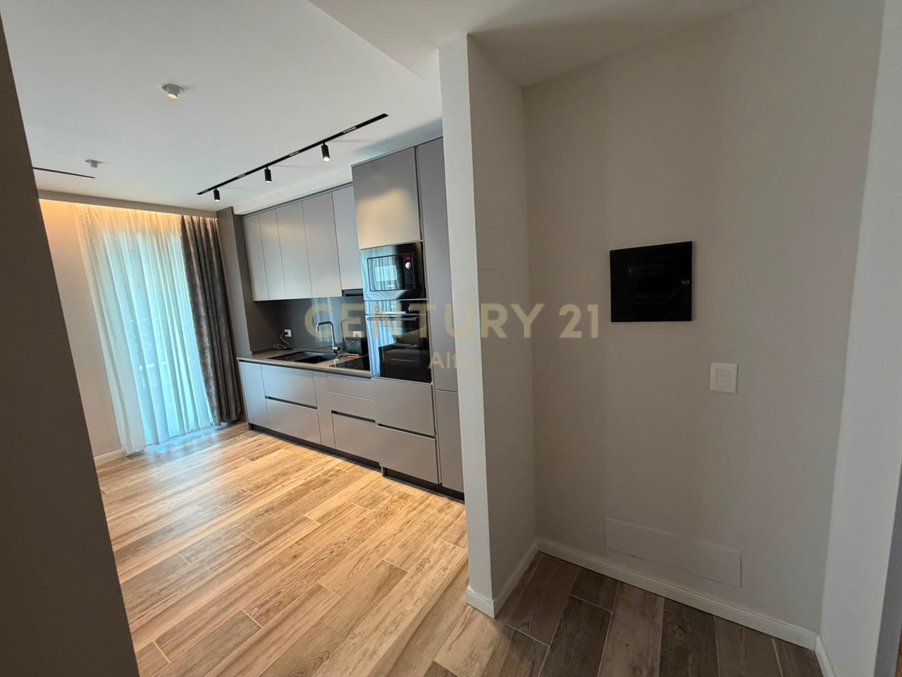 Premium Apartment 1+1 + Parking – Donika Center, Tirana