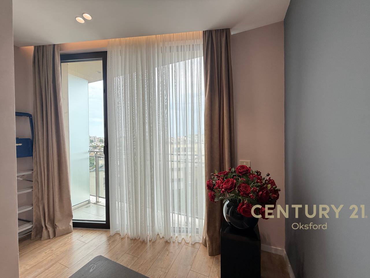 Japim me qira apartament 1+1,tek Zogu I Zi!