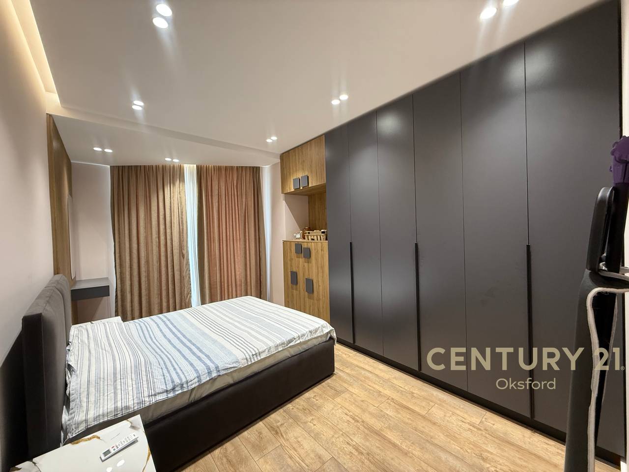 Japim me qira apartament 1+1,tek Zogu I Zi!