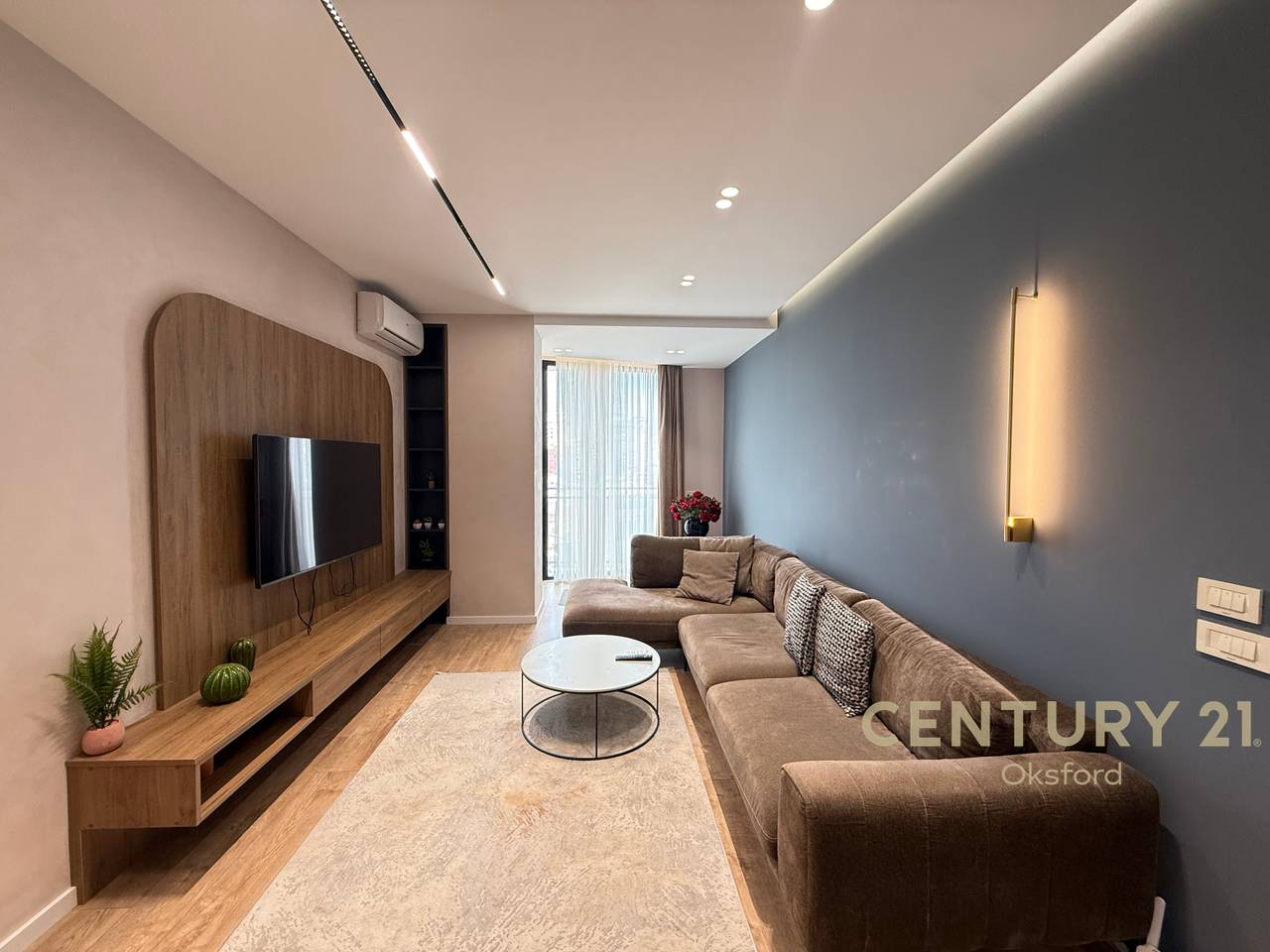Japim me qira apartament 1+1,tek Zogu I Zi!