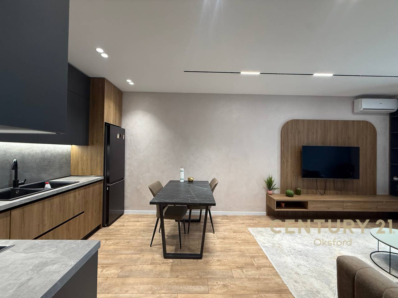 Japim me qira apartament 1+1,tek Zogu I Zi!