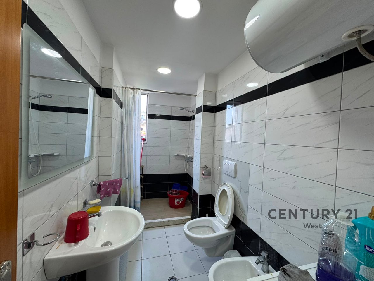 Apartament 3+1 me qera te Rruga Bardhyl