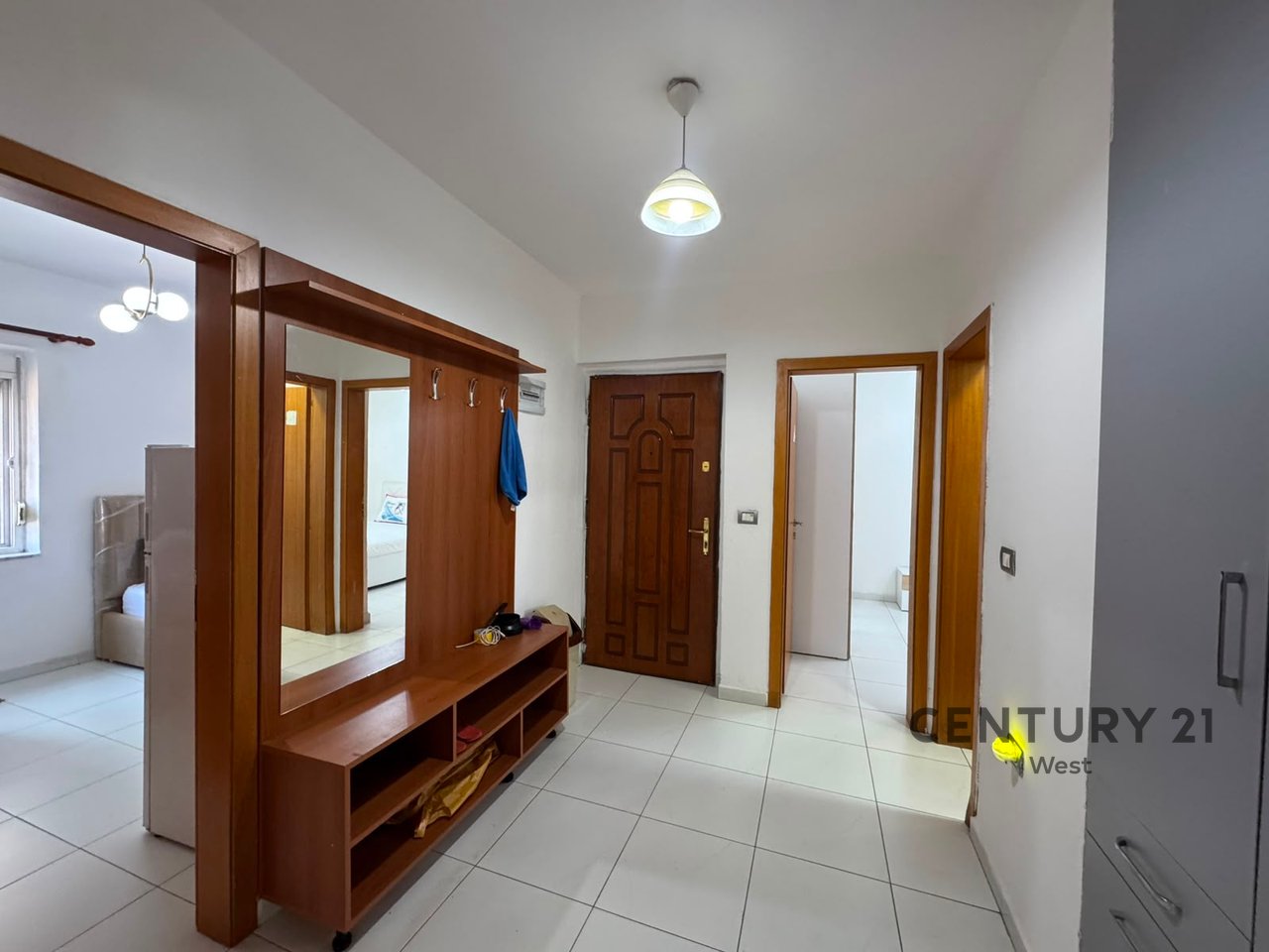 Apartament 3+1 me qera te Rruga Bardhyl