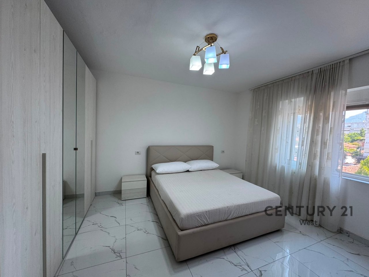 Apartament 3+1 me qera te Rruga Bardhyl