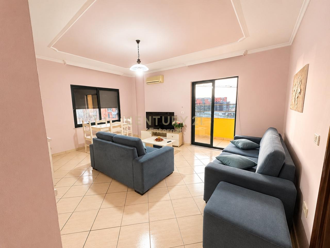21 Dhjetori - Shitet 1+1 80m2 Kati i 9 Me Ashensor Dhe Mundesi Ndarje Ne 2+1