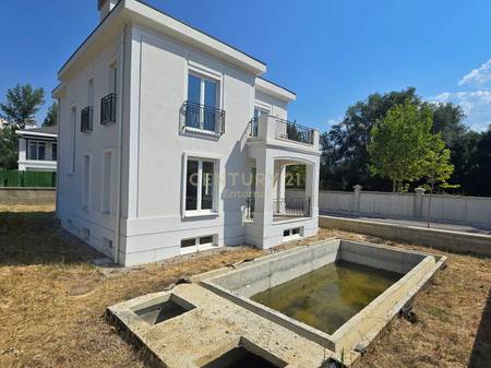 Villa for sale at Rolling Hills 2
